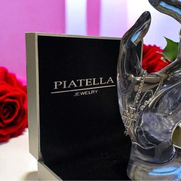 FREE 🆕Piatella Sparkling Cross Charm Bracelet - Picture 1 of 11